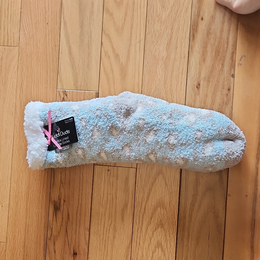 Cuddl Duds Sherpa Lined Lounge Socks light blue with gray and white design